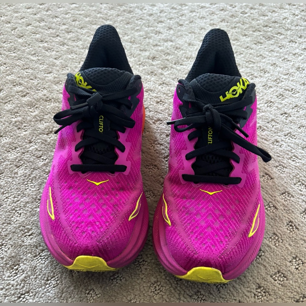 HOKAClifton 9 Women's Fuchsia/ Black. Size 7